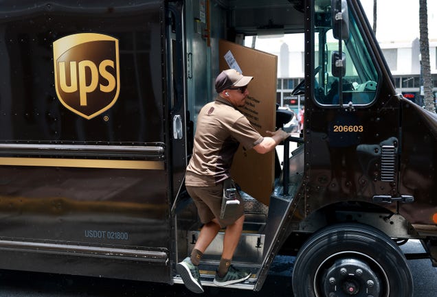 UPS workers resumed practicing for a strike after negotiations broke down