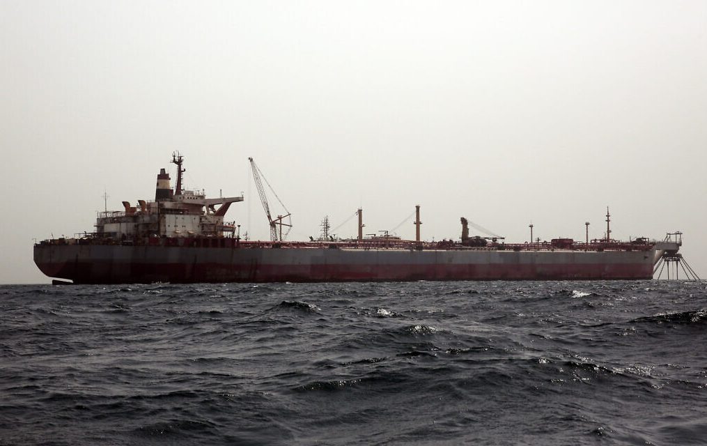 UN starts siphoning oil from rusting tanker off Yemen threatening Red Sea
