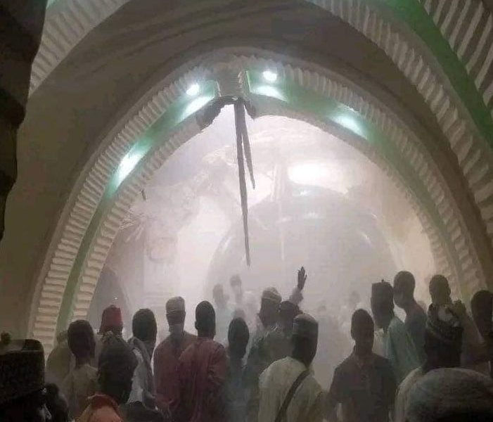 SAD NEWS: 150 Year Old Zaria Central Mosque Collapses In Kaduna Killing 8, Injuring 25