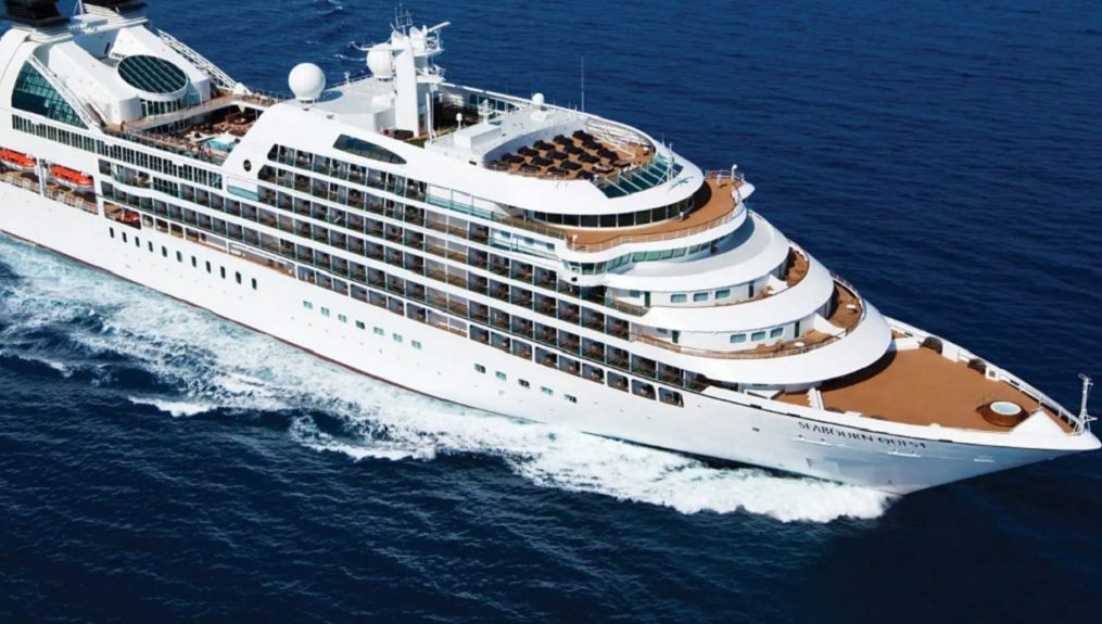 Rough seas prevent cruise ship from docking in Port Antonio
